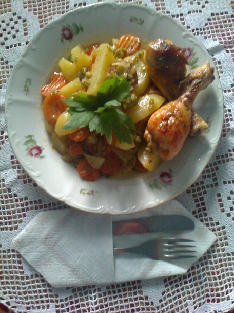 Pečené kuracie stehienka na zelenine - obrázok 5