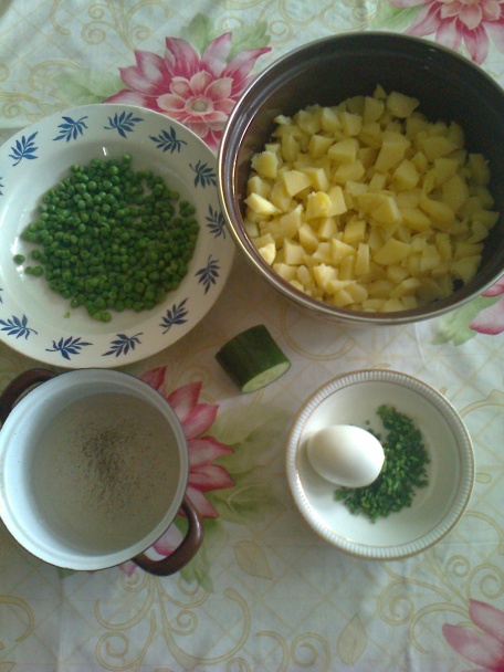 Vyprážané marinované rezne s obyčajným šalátom - obrázok 3