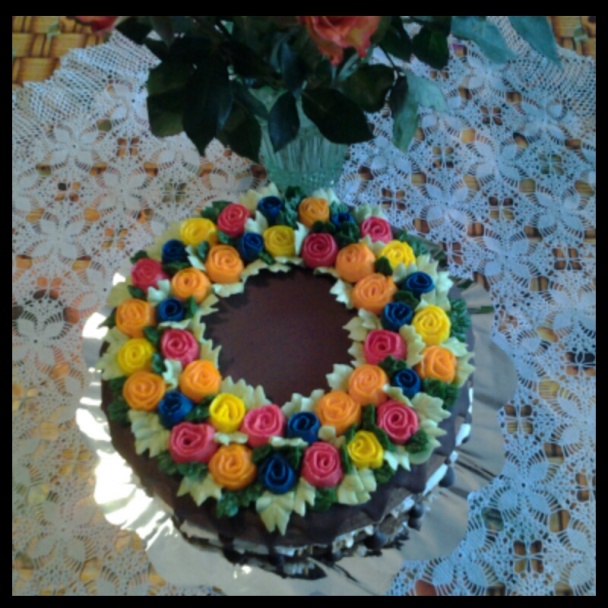 Čokoládovo-snehová torta s karamelovým krémom - obrázok 4