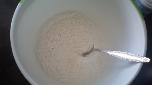 Jogurtovo-mandľový koláč s ringlotami (fotorecept) - obrázok 2