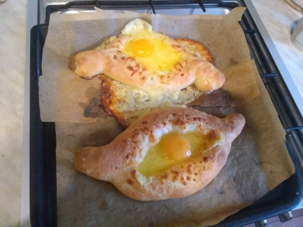 Acharuli Khachapuri - Syrový gruzínsky chlieb (fotorecept) - obrázok 11