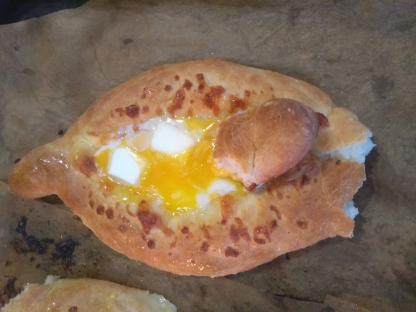 Acharuli Khachapuri - Syrový gruzínsky chlieb (fotorecept) - obrázok 14