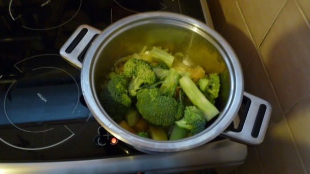 Brokolicová polievka so strateným vajíčkom (fotorecept) - obrázok 3