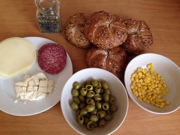 Zapekané pizza žemličky - obrázok 1