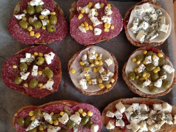 Zapekané pizza žemličky - obrázok 2