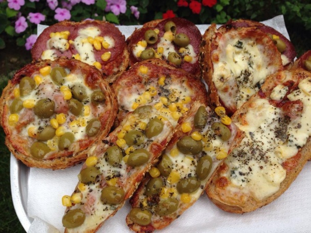 Zapekané pizza žemličky - obrázok 3