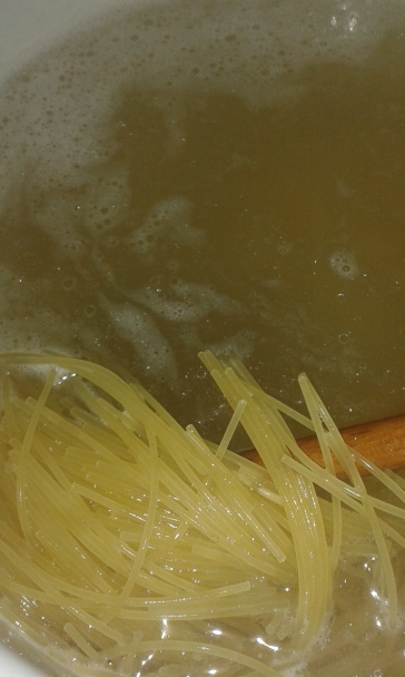 Zapekané tuniakové špagetti s mozzarellou (fotorecept) - obrázok 2
