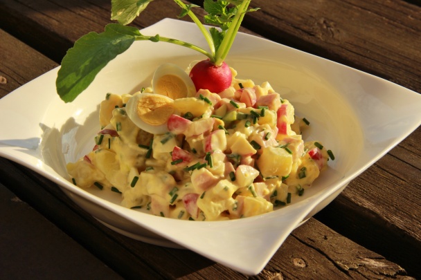 Jarní bramborový salát - obrázok 1
