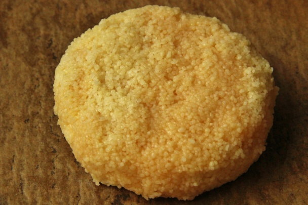 Hermelín v kuskusové krustě s rybízovou omáčkou - obrázok 1