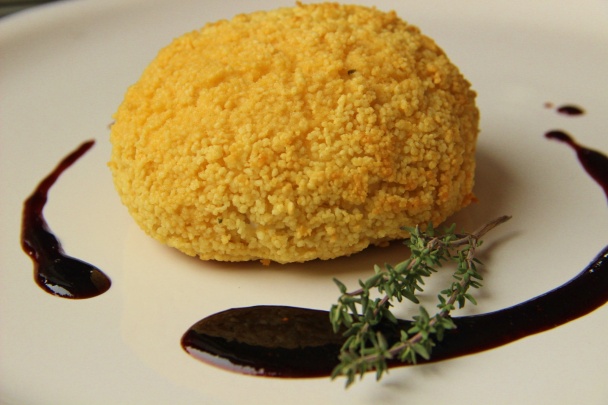 Hermelín v kuskusové krustě s rybízovou omáčkou - obrázok 2