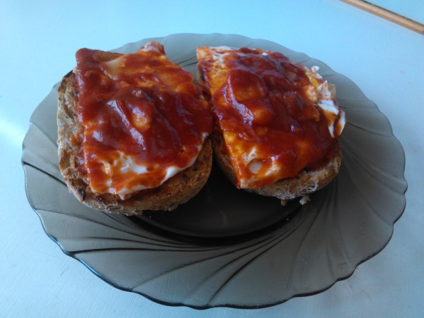 Vajičko na celozrnnej žemli - obrázok 1