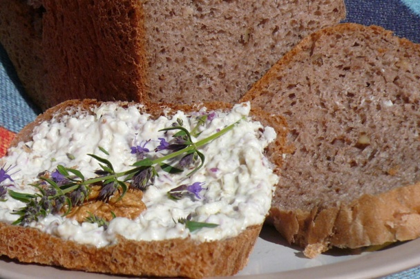 Pšeničnoražný chlieb s vlašskými orechami a nátierkou z gorgonzoly - obrázok 5