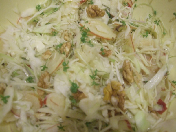 Kapustový šalát s orechami a  žeruchou (fotorecept) - obrázok 1