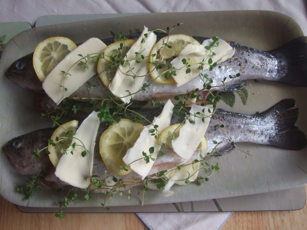 Pečené pstruhy s čerstvým tymiánom citronovým alebo s dúškou materinou(fotorecept) - obrázok 1