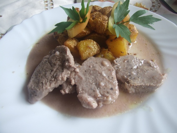 Medailonky z bravčovej panenky vo vínovej omáčke (fotorecept) - obrázok 8