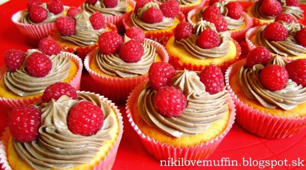 Lahodné malinovo-tvarohové cupcakes - obrázok 4