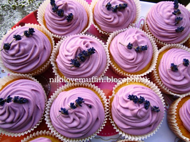 Levanduľové cupcakes s cream-cheese krémom - obrázok 1
