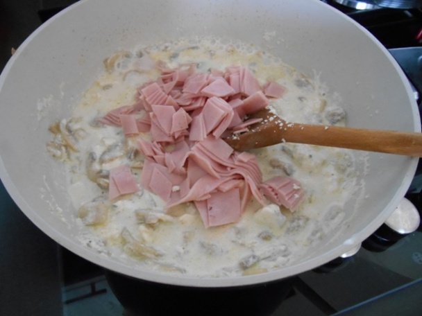 Cestoviny so syrovo-šampiňónovou omáčkou - obrázok 5