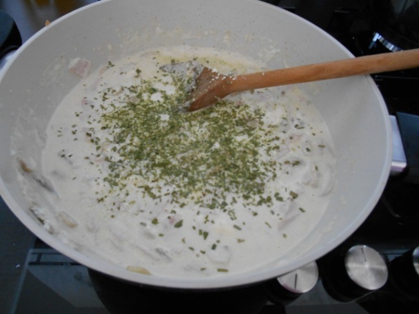 Cestoviny so syrovo-šampiňónovou omáčkou - obrázok 6