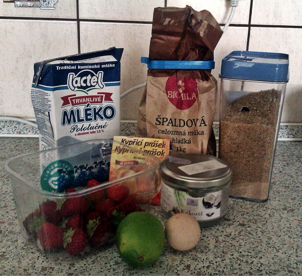 Špaldové jahodové muffinky - obrázok 1