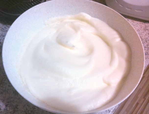 Čučuriedkový koláč s levanduľovým olejom - obrázok 1