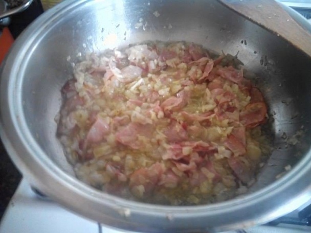 Pečená diviačia krkovička so zemiakmi a medvedím cesnakom (fotorecept) - obrázok 1