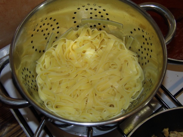 Kuracie kúsky s Tagliatelle a Sugo Di Pomodoro - obrázok 5