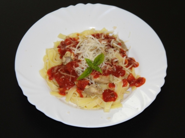 Kuracie kúsky s Tagliatelle a Sugo Di Pomodoro - obrázok 6