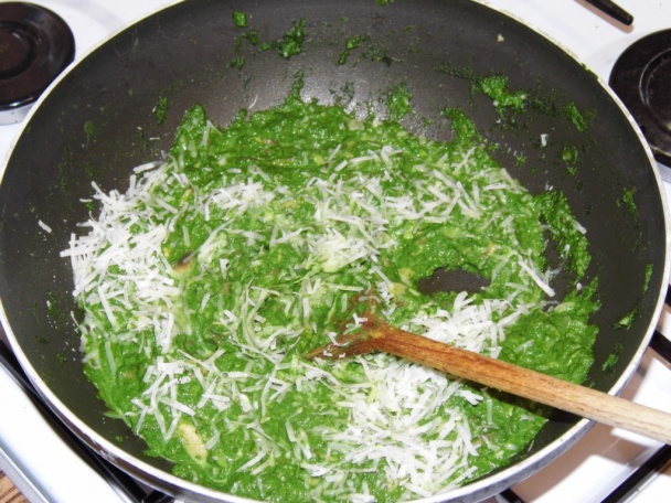 Kuracia roláda plnená špenátovo-šampiňónovou plnkou a parmezánom (fotorecept) - obrázok 3