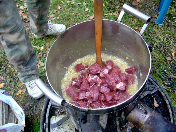 Guláš možno trochu inak (fotorecept) - obrázok 4