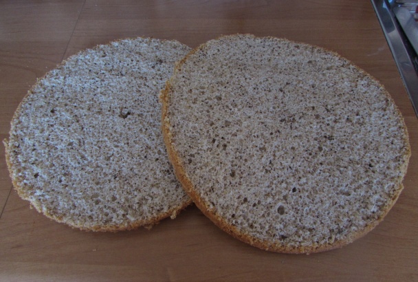 Rezy plnené piškotovo-orechovým krémom na spôsob torty (fotorecept) - obrázok 2