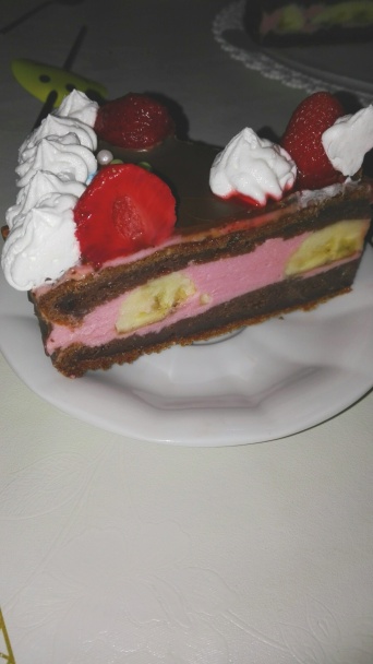 Jahodovo-banánová šťavnatá torta - obrázok 7