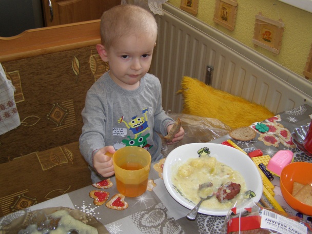 Kyslé zemiaky so sekanou alebo vajcom - obrázok 8