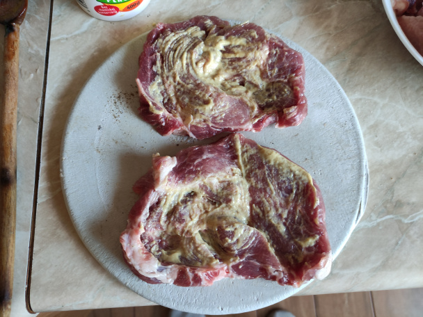 Pečená krkovička na horčici s červenou kapustou (fotorecept) - obrázok 1