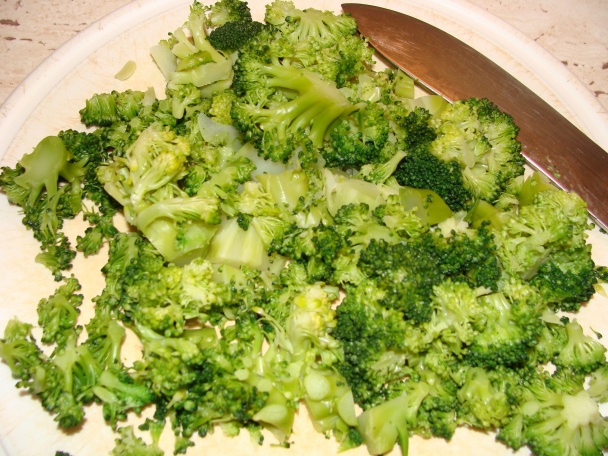 Teplý brokolicový šalát - obrázok 2