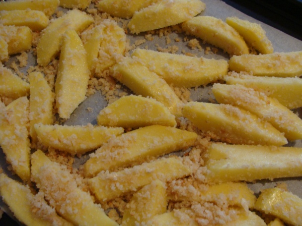 Pečené zemiaky so strúhankou - obrázok 1