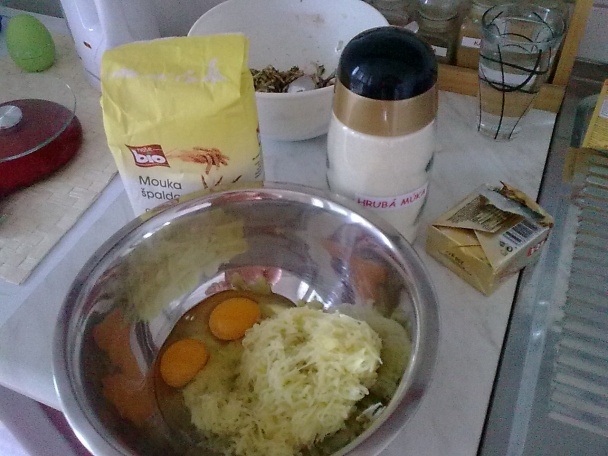 Sladký cukinový závin zo zemiakového cesta - obrázok 1