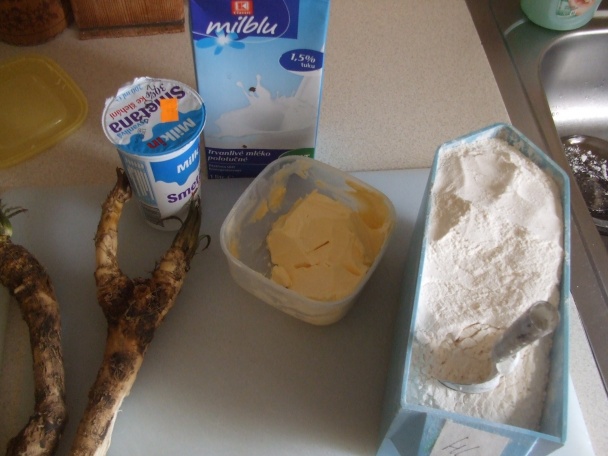 Křenová omáčka s uzeným a domácí knedlík - obrázok 2