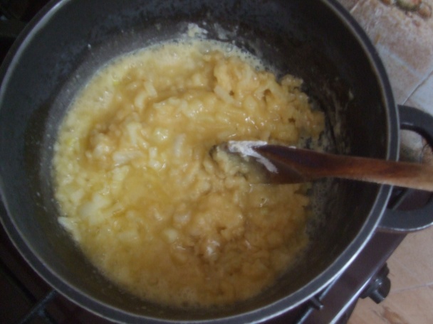 Křenová omáčka s uzeným a domácí knedlík - obrázok 4