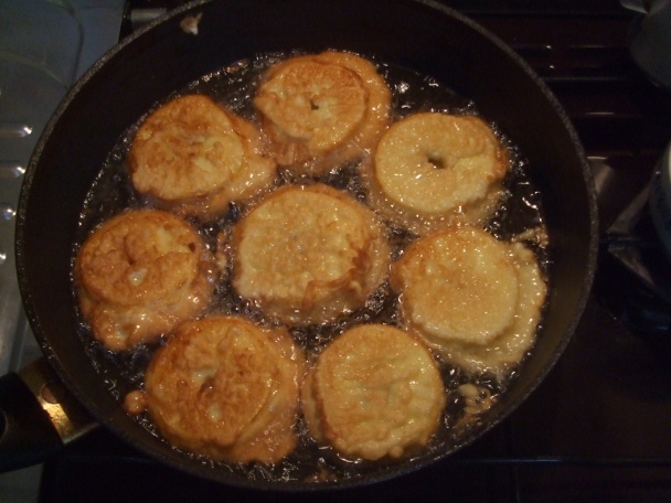 Smažené jablkové kroužky v těstíčku (fotorecept) - obrázok 5
