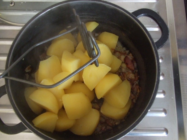 Uzené z křížové kosti, šťouchané brambory  - obrázok 2