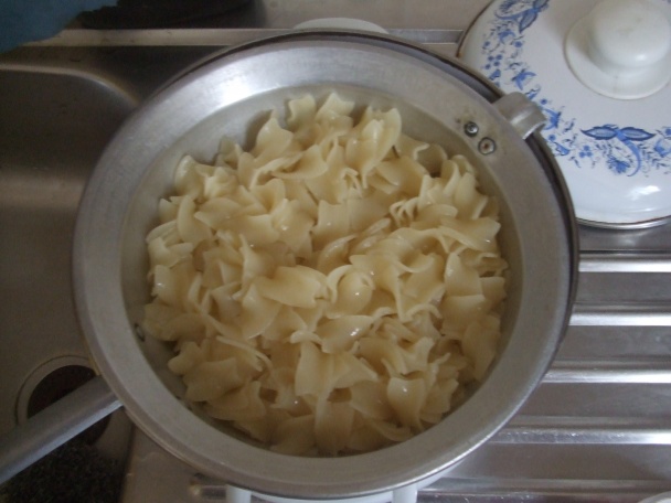 Nudle s mladým zelím a uzeným masem (fotorecept) - obrázok 9