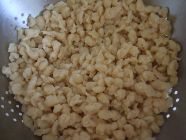 Dušená kapusta se smetanou, haluškama a chobotničkama z párků (fotorecept) - obrázok 2