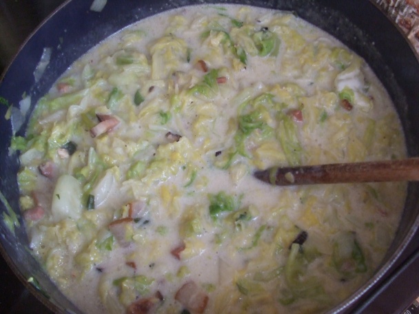 Dušená kapusta se smetanou, haluškama a chobotničkama z párků (fotorecept) - obrázok 3