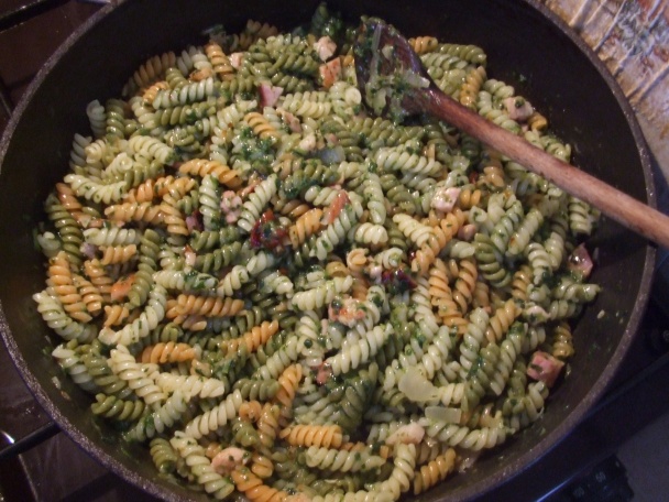 Jednoduché barevné těstoviny se špenátem a slaninkou (fotorecept) - obrázok 5