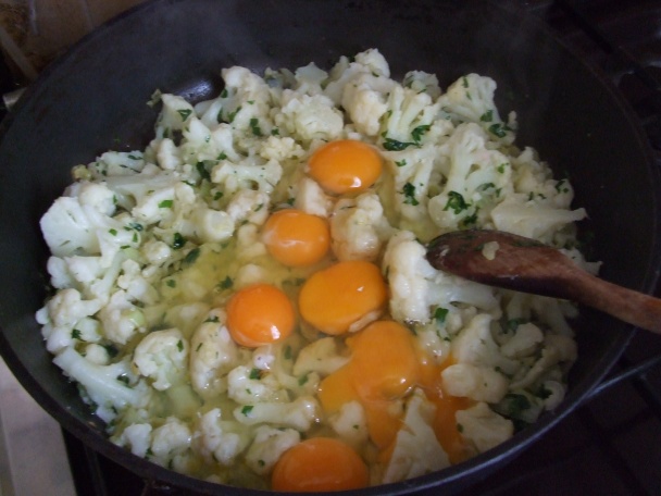 Květákový mozeček s bramborem a salátem (fotorecept) - obrázok 3