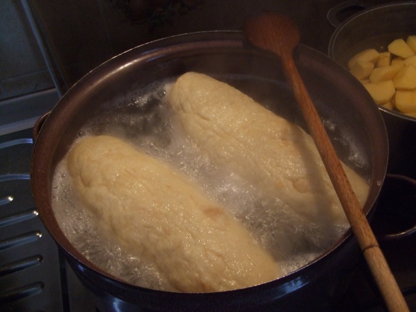 Houskové knedlíky - jedno těsto, dvoje knedlíky (fotorecept) - obrázok 10