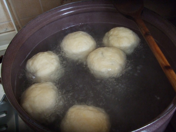 Houskové knedlíky - jedno těsto, dvoje knedlíky (fotorecept) - obrázok 11