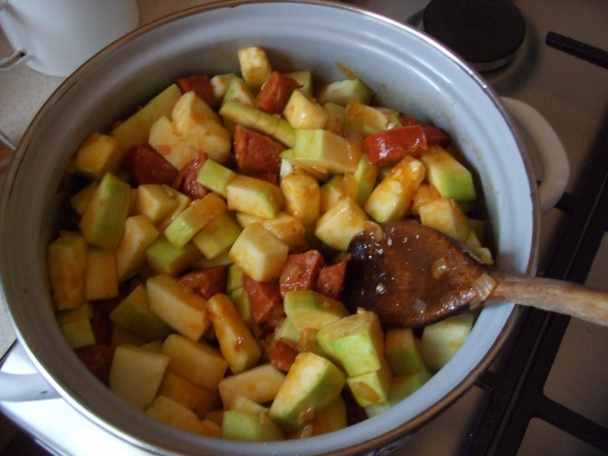 Buřtguláš s cuketou (fotorecept) - obrázok 6