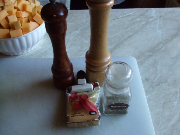 Cuketovo-houbový guláš s opékaným párkem (fotorecept) - obrázok 2